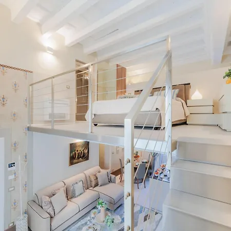 Apartment By Square Piazza San Michele