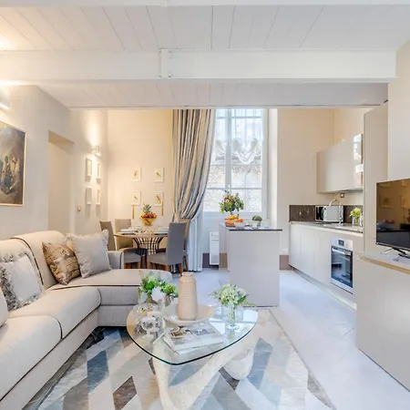 Apartment Apartment By Square Piazza San Michele *